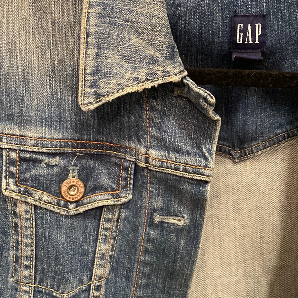 Vintage Gap! Spring ‘05 collection.. Women’s denim jacket